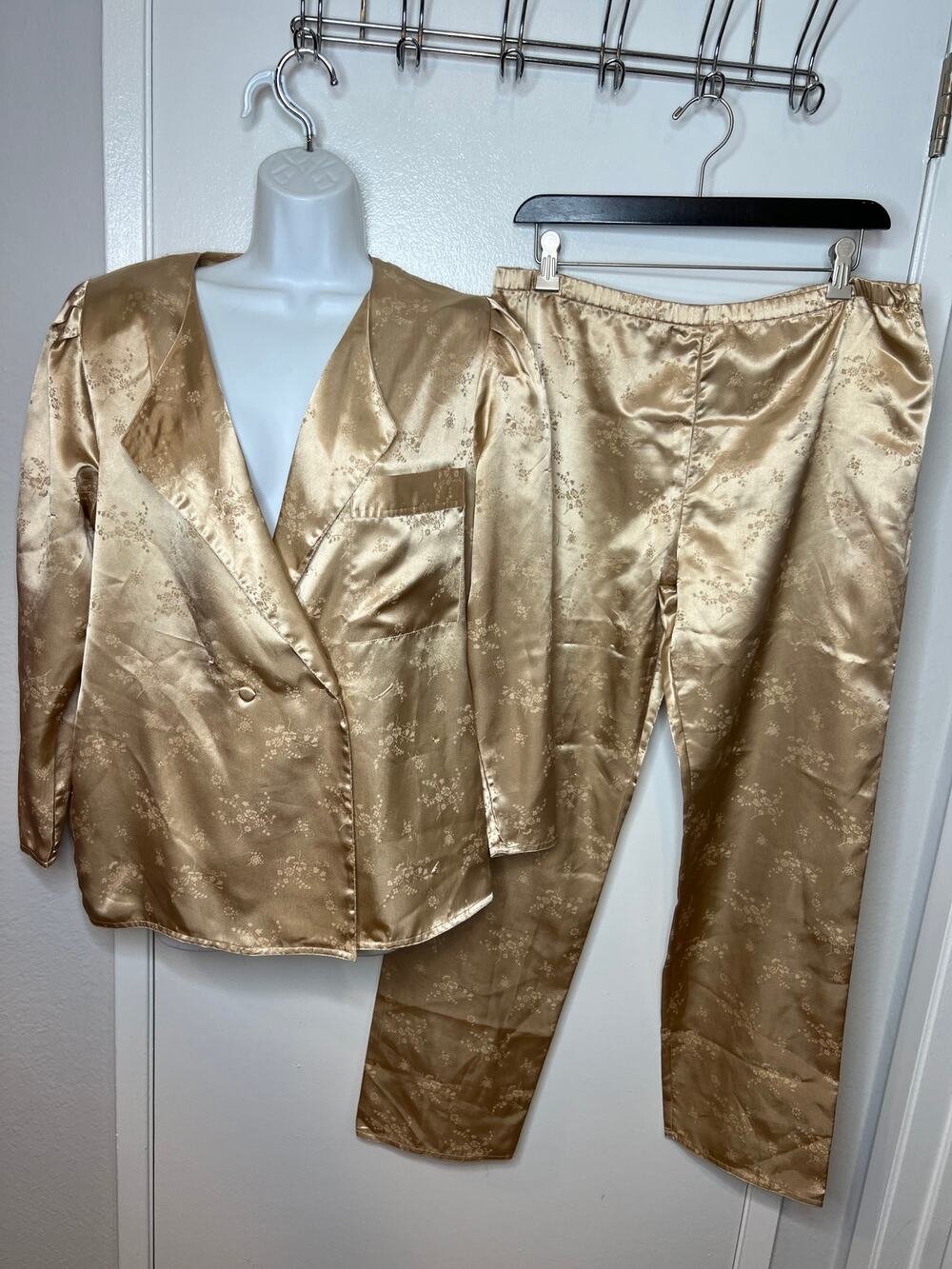 VTG La Mouette Women's 2-pc Satin Pajama Lounge Set Gold ~ Size M